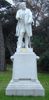 chevreul_statue.jpg