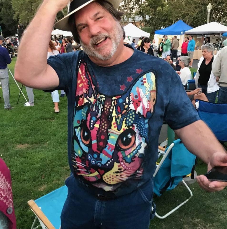 Fred Holzhaur at Sonoma Plaza in 2017, just prior to going on stage at the weekly Valley of the Moon Certified Farmers’ Market, for an audience of around 2,000 persons.